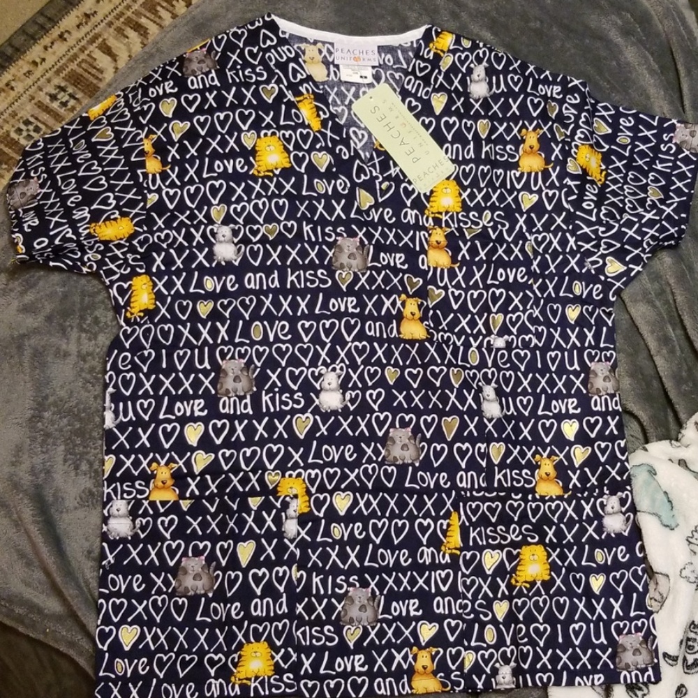 Peaches Uniforms NWT Love Cat and Dog Scrub Top